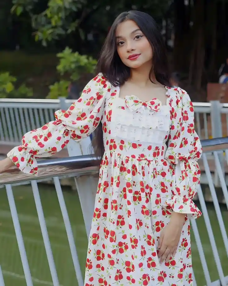 simple ladki ki photo