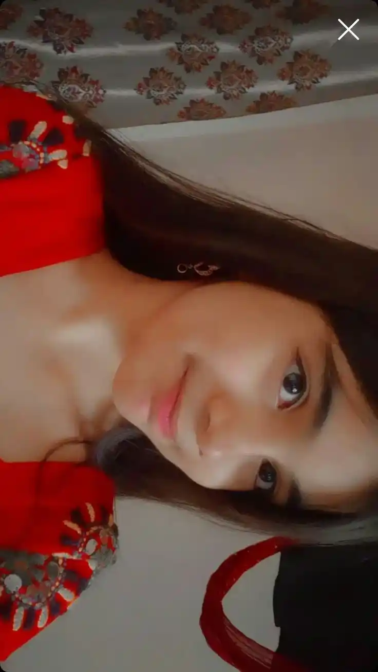 simple real girl pic indian