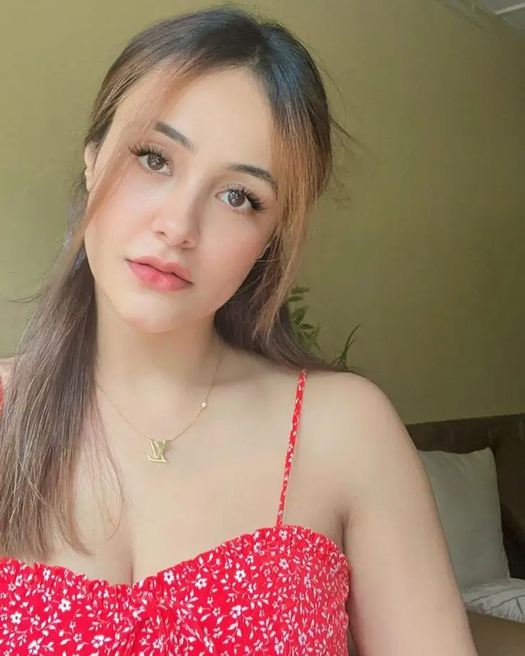 single-girl-attitude-dp-cartoon-for-instagram