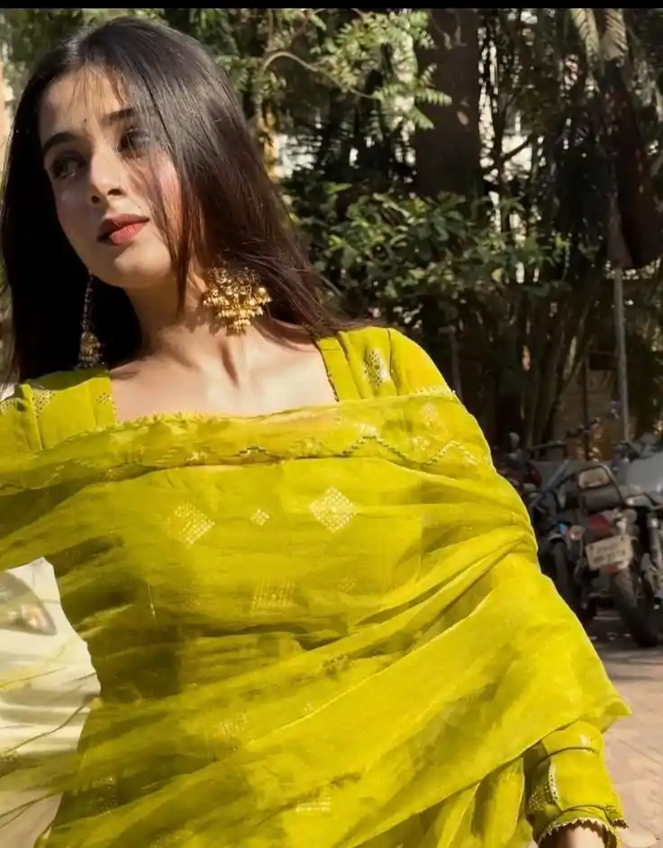 single girl dp cartoon for instagram in english