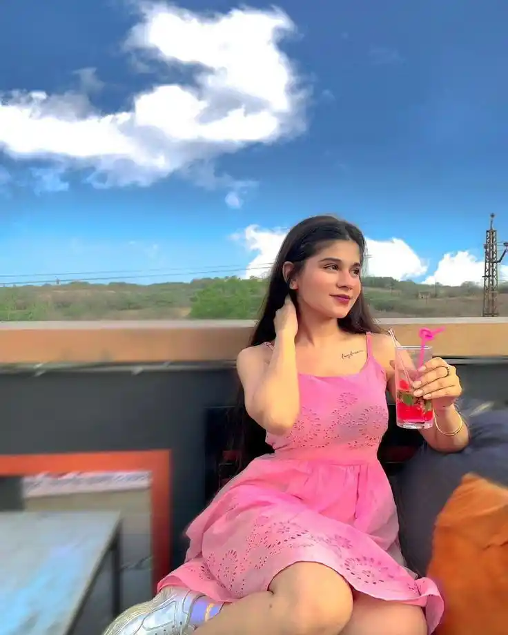 single girl dp cartoon for instagram in english