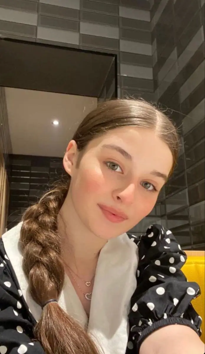 single-girl-dp-instagram-aesthetic-simple