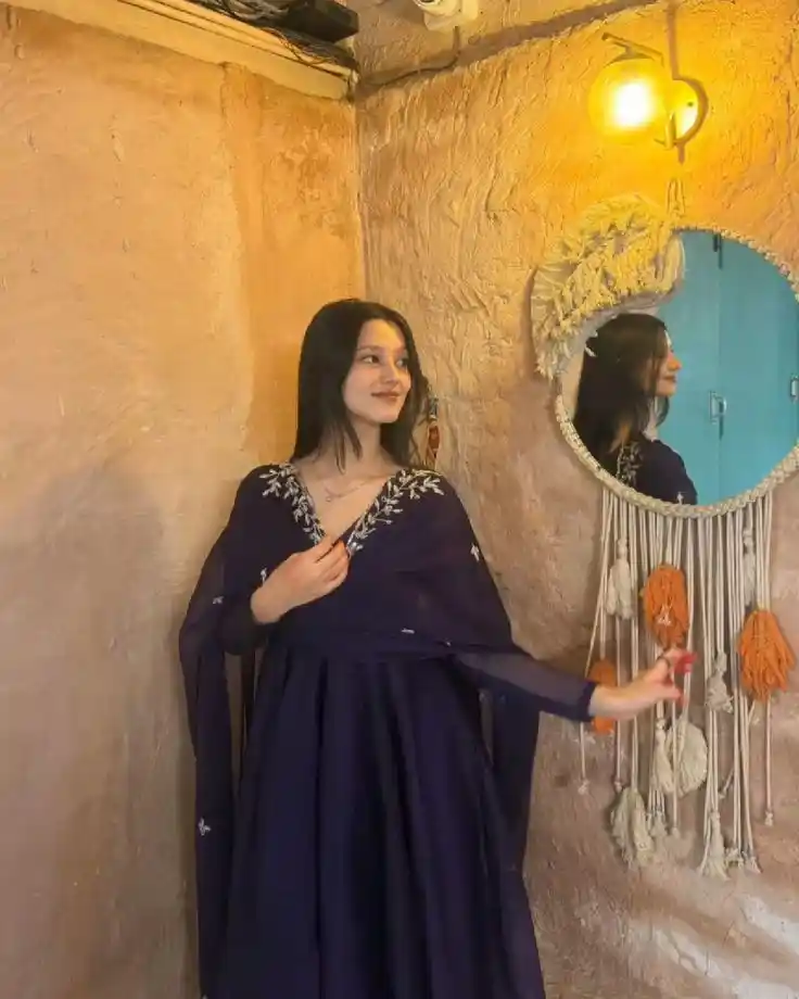 snapchat hide face girl pic