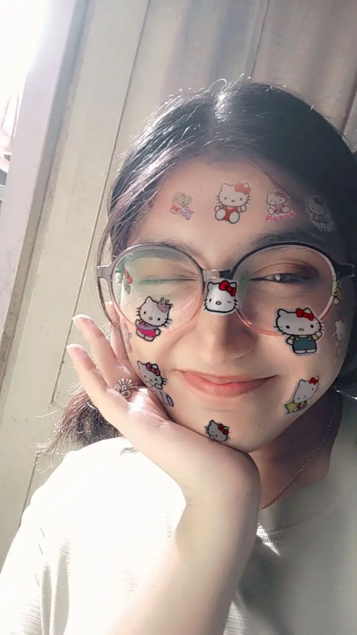 snapchat-real-simple-girl-image-hide-face