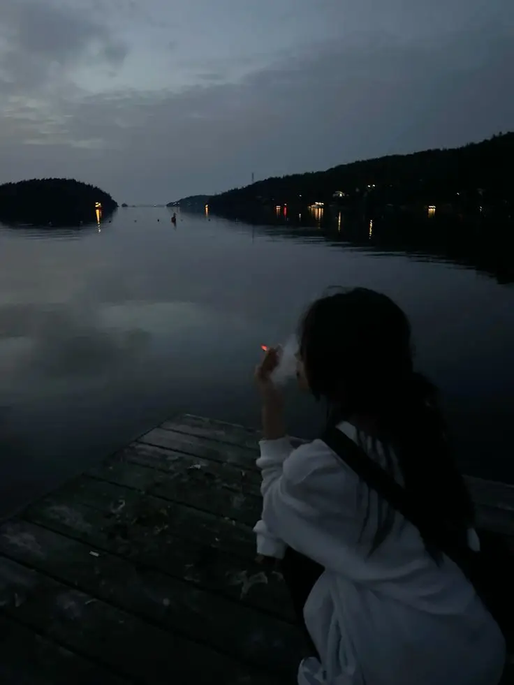 very-very-sad-dp-girl-for-whatsapp