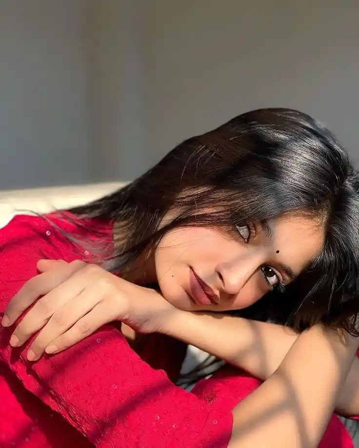 whatsapp dp real simple girl image